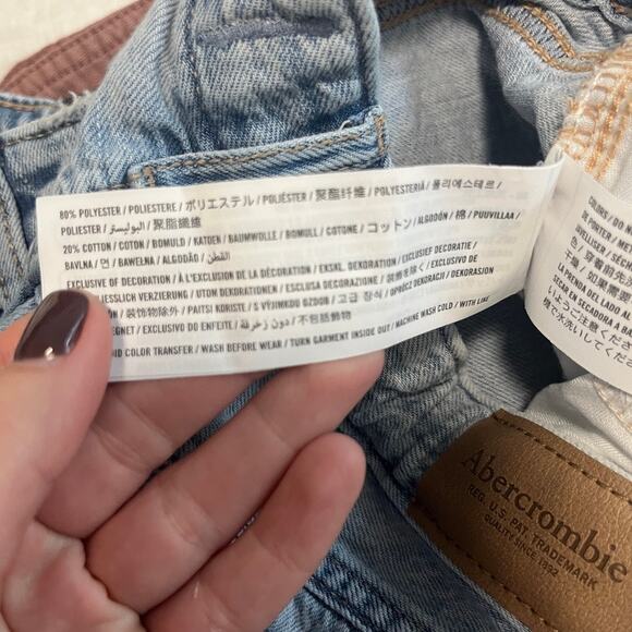 Abercrombie & Fitch Girl's Low Rise Baggy Distressed Jeans Size 11/12 - Picture 3 of 5